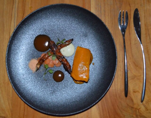 Adriano Araújo|Estadão Menu andino. Frango em textura de cenoura.