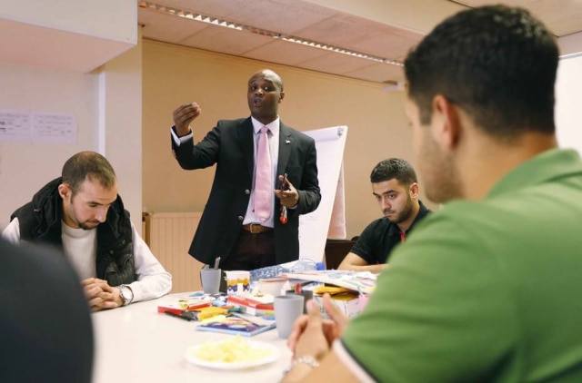 Francois Lenoir/Reuters Em inglês, o termo ‘coach’ se refere a um professor, tutor ou mentor. Daí deriva o termo ‘coaching’: ato de guiar e aconselhar alguém