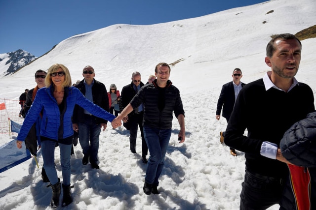 REUTERS/Eric Feferberg Presidente e primeira-dama em viagem às montanhas.