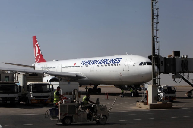 Azad Lashkari/Reuters Um voo da Turkish Airlines que ia de Nairóbi até Istambul teve que fazer voo de emergência após um passageiro criar uma rede wi-fi com o nome de 'bomba a bordo'