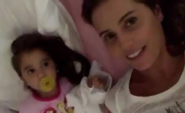 Instagram / @dedesecco Deborah Secco e sua filha Maria Flor