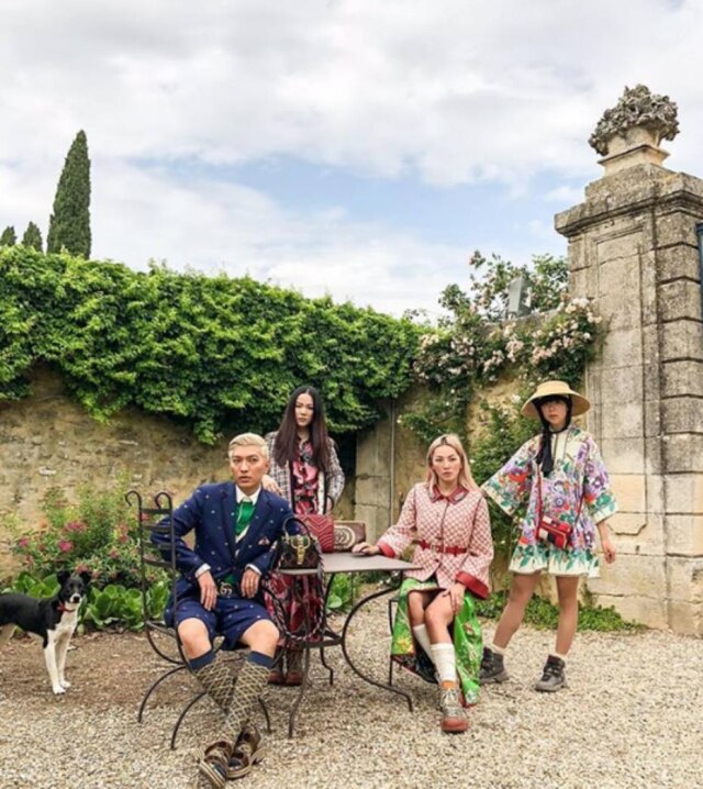 Instagram/@susiebubble Os blogueiros Bryanboy, Susie Lau, Yoyo Kulala e Tina Leung, convidados do desfile, estão hospedados no Château de Flaugergues
