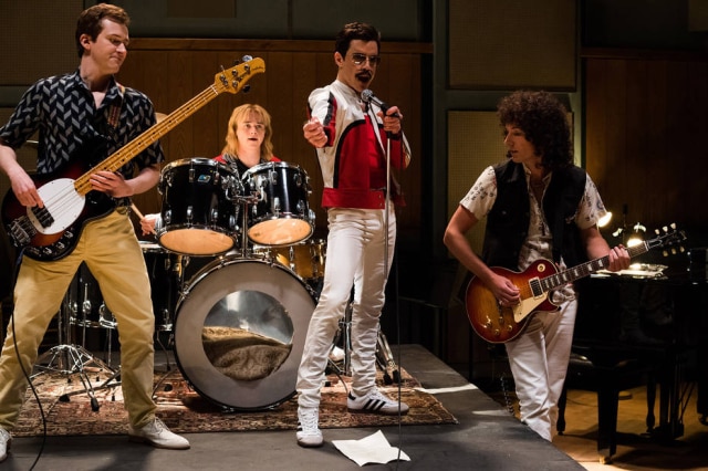 Alex Bailey/Twentieth Century Fox Da esquerda para a direita, Joe Mazzello (John Deacon), Ben Hardy (Roger Taylor), Rami Malek (Freddie Mercury) e Gwilym Lee (Brian May) em cena do filme 'Bohemian Rhapsody'.
