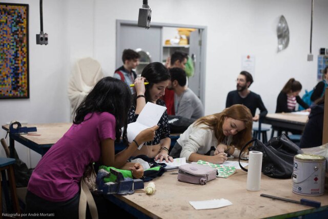 Belas Artes Alunos durante um dos cursos livres da Belas Artes