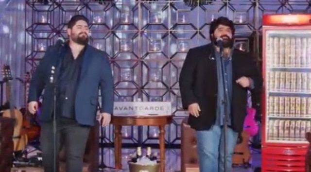 YouTube / @César Menotti e Fabiano César Menotti e Fabiano em live no YouTube