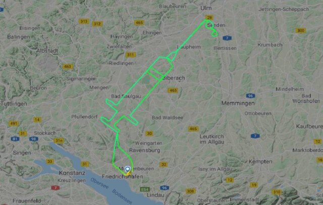 Reprodução flightradar24.com Piloto alemão percorreu 200 quilômetros para formar a figura de uma seringa no céu.