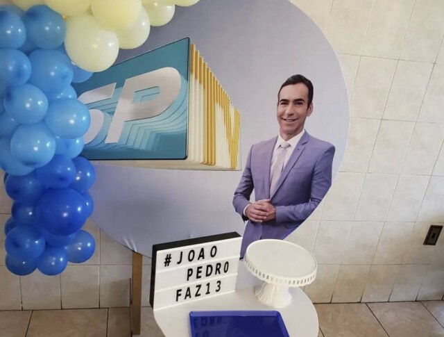 Instagram/@anaclaudia_domingues2 João comemorou 13 anos de idade com festa de aniversário com tema 'César Tralli'