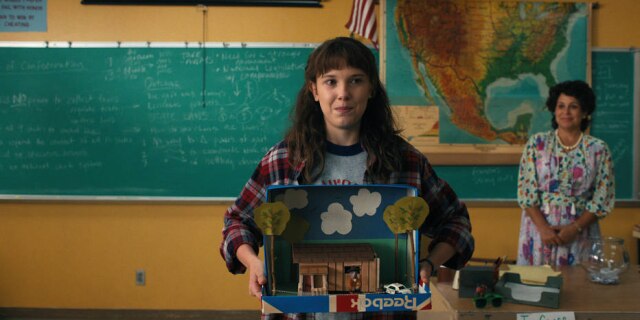 Netflix Para um dos trabalhos da escola, Eleven utiliza uma caixa de tênis da marca Reebok.