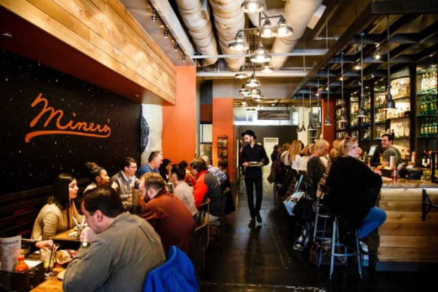 Dustin Chambers|NYT O Ponce City Market tem um enorme complexo de lojas de comida e restaurantes.