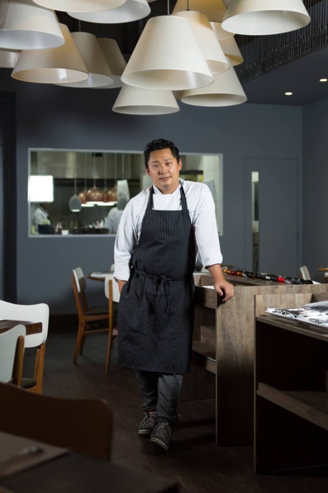 Raphael Criscuolo|Divulgação O jovem André Ahn assumiu a cozinha e a transformou. O cozinheiro, que trabalhou no D.O.M., faz uso de técnicas de alta gastronomia e expede pratos inventivos.