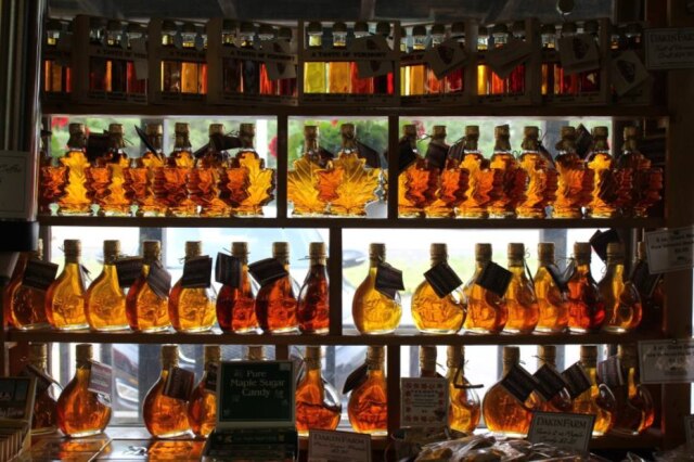 Christiane Kokubo|Estadão Garrafas de maple syrup, o xarope da árvore de bordo, em Vermont, EUA