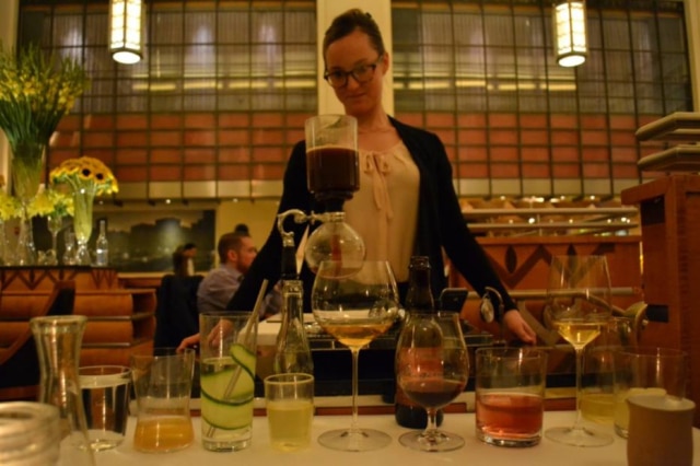 Carolina Oda|Estadão Um time de 1 diretor de vinho, 5 sommeliers e 3 bartender comanda o serviço de bebidas do Eleven Madison Park