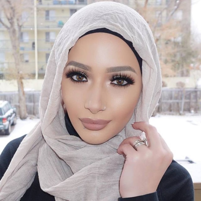 Reprodução/Instagram Nuria Afia é a primeira muçulmana embaixadora da Cover Girl