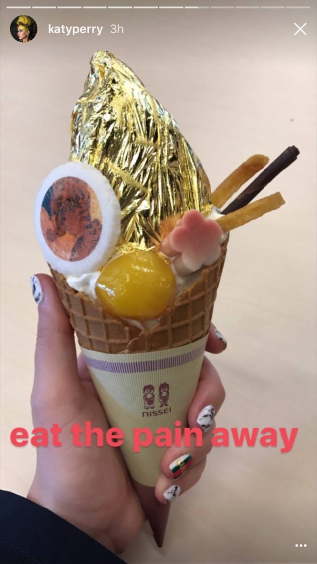 Reprodução/Snapchat O sorvete banhado a ouro que Katy Perry tomou no Japão.