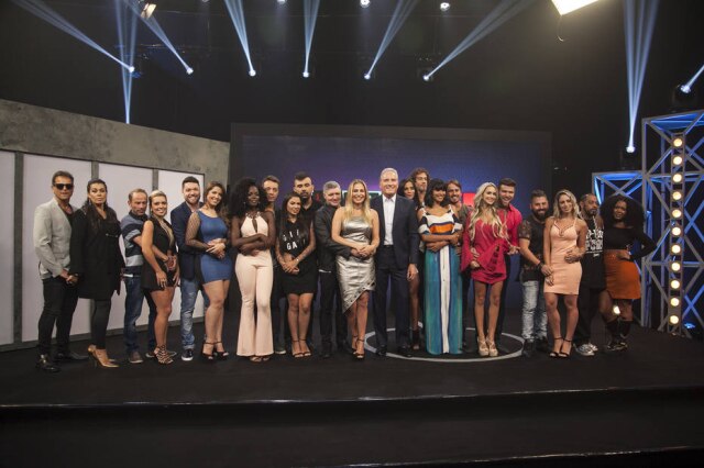 Edu Moraes/Record TV Os casais participantes do 'Power Couple Brasil'.