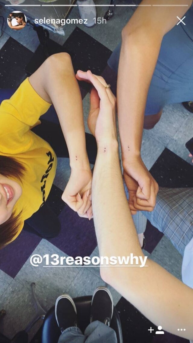 Reproduçã/Instagram @selenagomez Tatuagem com ponto-e-vírgula de Selena Gomez, Alisha Boe e Tommy Dorfman