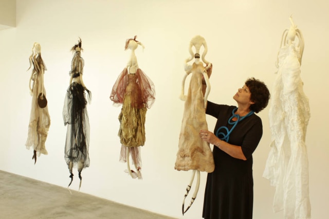 Fifi Tong Inês Schertel em sua mostra Slow Design