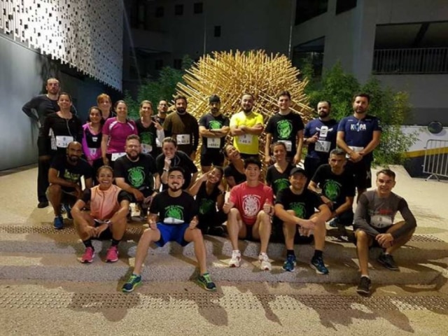 Alphabeers|Divulgação Stletas do Clube de Corrida das Cervejas Artesanais se encontram depois da correria para comemorar com copos de cerveja.