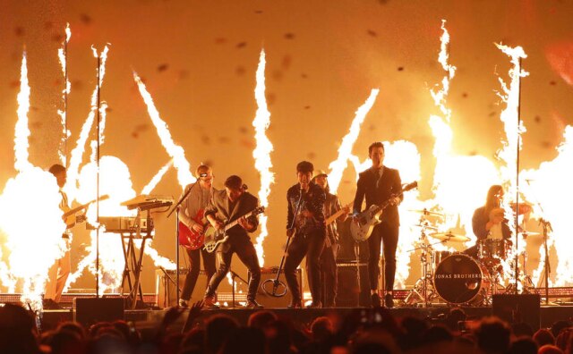 REUTERS/Mario Anzuoni Jonas Brothers e seu show de pirotecnia durante o Billboard Music Awards 2019