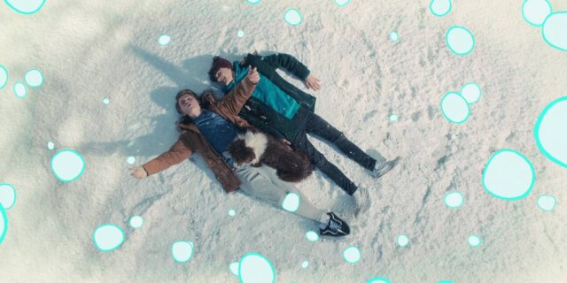 Netflix Kit Connor e Joe Locke interpretam dois meninos que se apaixonam em 'Heartstopper', adaptação dos quadrinhos de Alice Oseman.