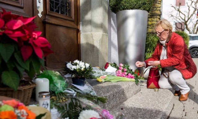 Cyril Zingaro|EFE Chefs e admiradores prestam homenagem a Benoît Violier.
