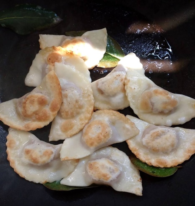 Divulgação Varêniques, típicos da Ucrânia, são pequenos pastéis, de batatas, ervas e cebola.