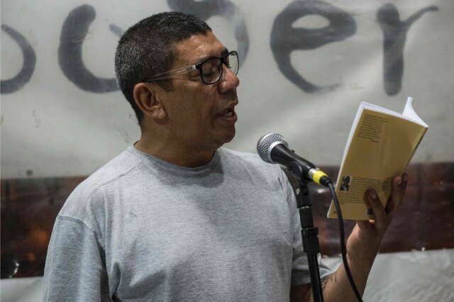AFP O livro mais recente de Sérgio Vaz é o 'Flores de Alvenaria', no qual o autor faz uma homenagem à população das periferias.