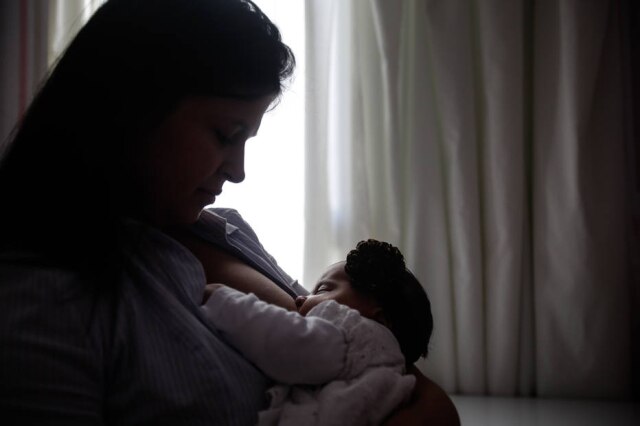 GABRIELA BILO/ ESTADAO Após imunizadas com vacinas contra a covid-19, mulheres que amamentam produzem leite com anticorpos.