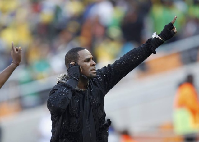 REUTERS/Siphiwe Sibeko Pais dizem que R. Kelly está mantendo mulheres como prisioneiras em uma espécie de 'culto', onde há abuso psicológico e sexual.