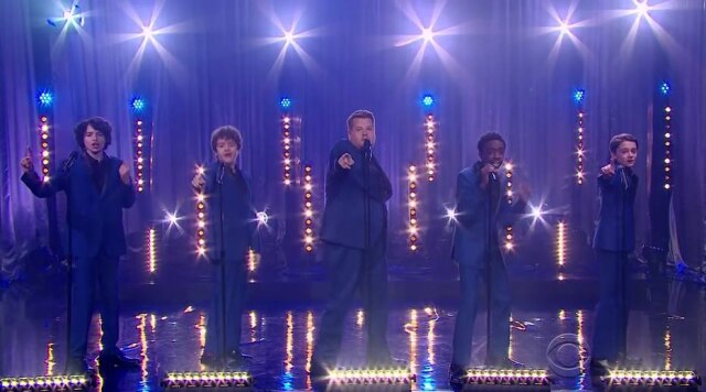 YouTube/The Late Late Show with James Corden Os atores mirins da série Stranger Things montaram uma boy band que interpreta sucessos da Motown