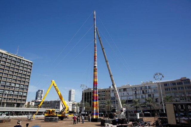 EFE/ Abir Sultan A torre foi construída na praça Rabin, em Tel Aviv
