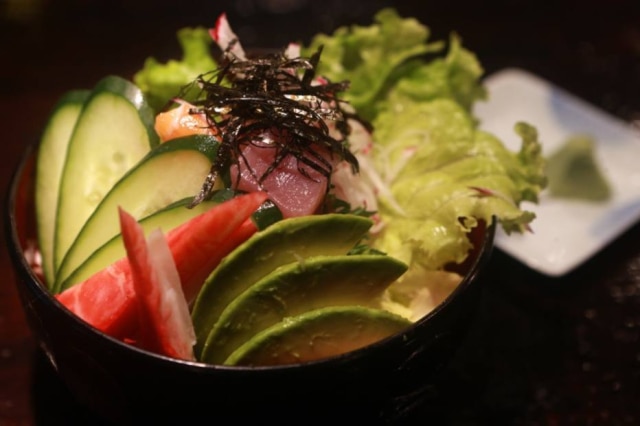 Nilton Fukuda|Estadão Bowl. Pokedon combina arroz, peixe, fruta e legume