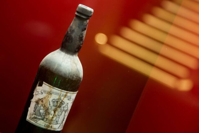 Pedro Kirilos Garrafa exposta no 1756 Museu & Enoteca, em Portugal
