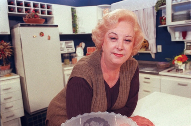 Denise Adams / Estadão Ofélia Anunciato no estúdio de seu programa, em junho de 1996.