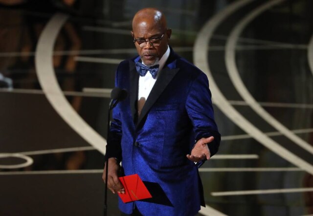Lucy Nicholson/Reuters Samuel L. Jackson apresenta um prêmio no Oscar 2017.