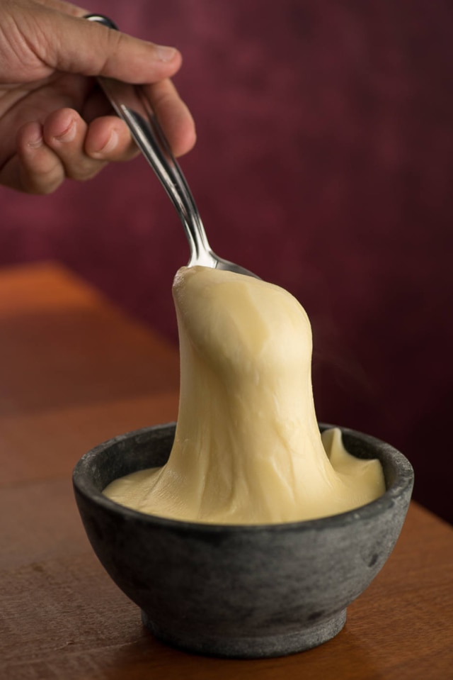 Henrique Peron Para acompanhar. Aligot que chega num mini-bowl, quentinho