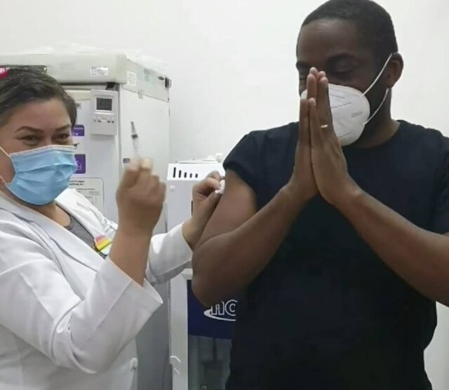 Instagram/@olazaroramos O ator Lázaro Ramos, que tomou primeira dose da vacina contra covid-19