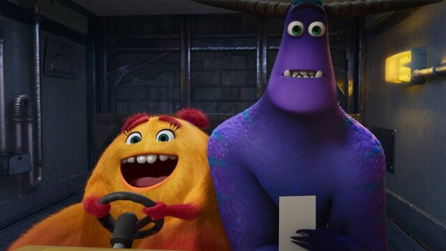 Disney+ Val é uma mecânica que está sempre de bom humor e com um sorriso no rosto. Ela estudou na Universidade Monstros na mesma época que o protagonista e os dois até chegaram a fazer uma aula juntos, mas, ao contrário do colega, ela nunca chegou a se formar.
