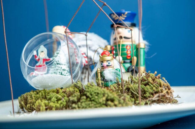 DANIEL TEIXEIRA/ ESTADÃO Mamãe Noel encapsulada em uma pequena redoma de vidro é boa alternativa para decorar a casa