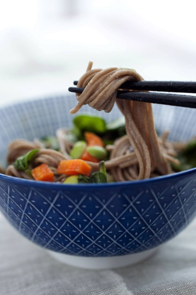 Evan Sung|NYT Receita de soba-salada com espinafre e edamame