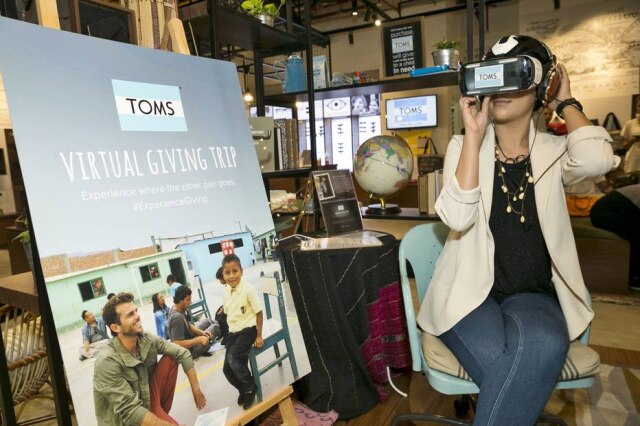 Divulgação Nas lojas, os clientes podem acompanhar as doações por realidade virtual