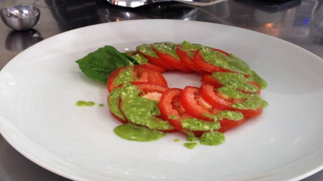 Taisa Sganzerla/ Estadão Pesto de salsinha.