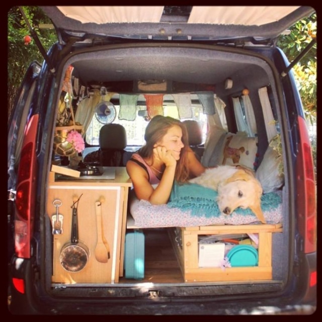 Reprodução/Instagram Marina viaja juntamente com o cão Odie