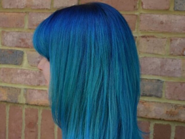 instagram.com/roguehairstudio/ Cabelo azul é a nova manis das redes sociais.
