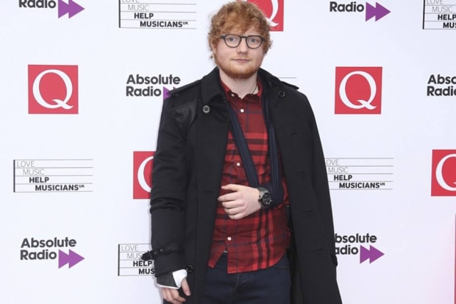 Joel Ryan/AP Ed Sheeran sofreu acidente de bicicleta e quebrou o cotovelo, o pulso e a costela.