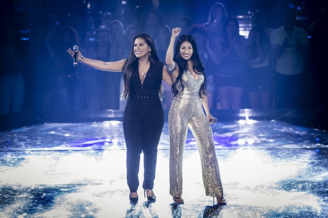 Isabella PInheiro/Globo/Divulgação A cantora Simaria Mendes, da dupla Simone & Simaria, 'caiu' no palco do 'The Voice Kids' após eliminação de participante e virou meme nas redes sociais