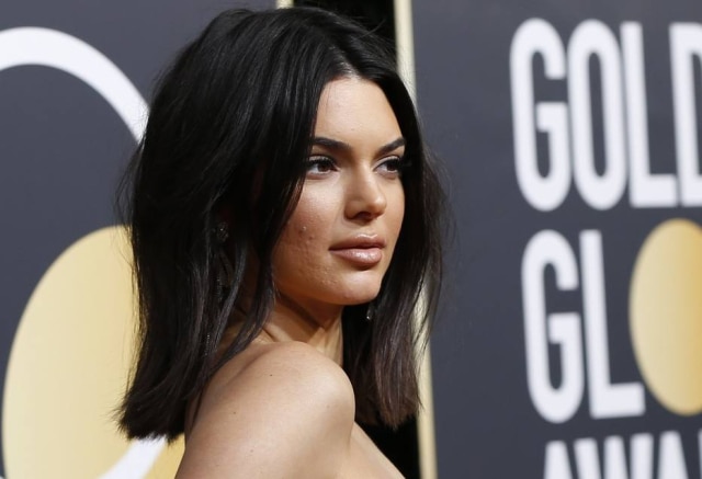 REUTERS/Mario Anzuoni A aparição da modelo Kendall Jenner gerou repercussão no Globo de Ouro deste ano por causa de sua acne