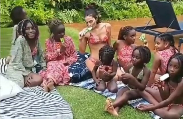 Instagram / @brunamarquezine Bruna Marquezine com crianças refugiadas durante encontro em sua mansão, no Rio de Janeiro.