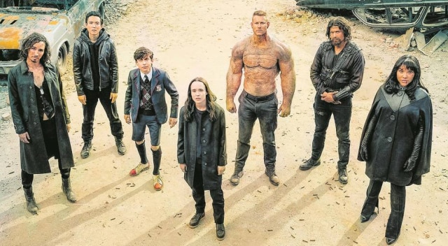 Christos Kalohoridis/Netflix Série 'The Umbrella Academy' mostra grupo de irmãos adotivos que possuem super-poderes