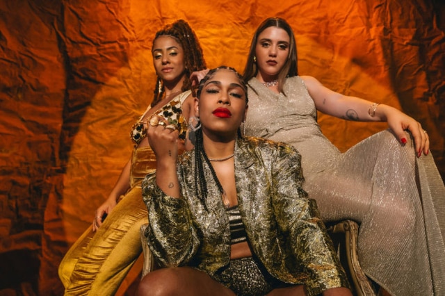 Lana Pinho Lourena, Drik Barbosa e Cynthia Luz em lançamento da canção 'Cabeça Erguida'.
